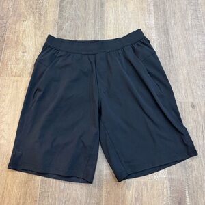 Lululemon men’s dark gray medium shorts